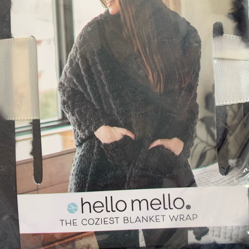 Hello Mello Cozy Black Blanket Wrap